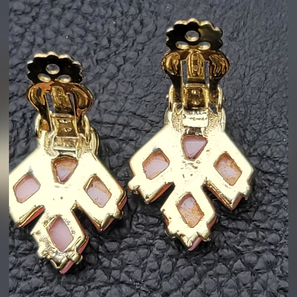 Vintage Pink Thermoset Clip On Earrings, Vintage, Estate - Picture 3 of 3